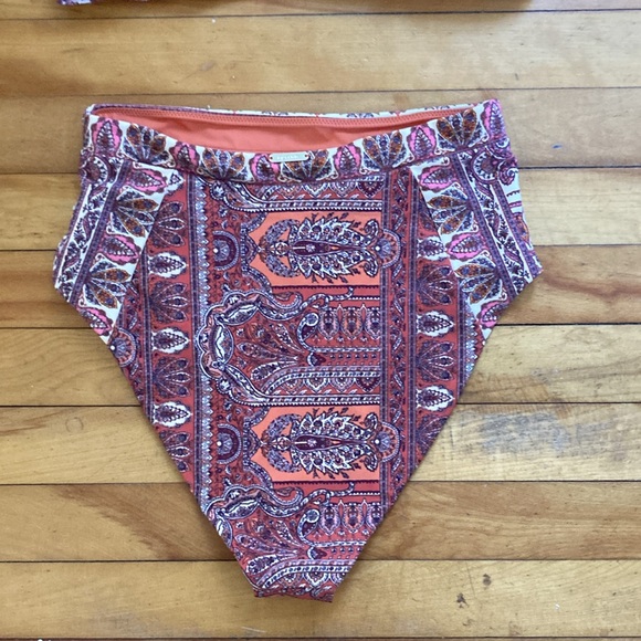 Tigerlily Pashmina Bikini - Picture 5 of 9